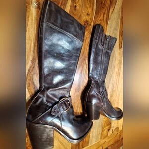 **NWOT** Stunning Donald j. Pliner Western Nari buckle boots in rich brown!